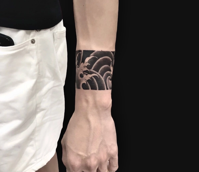 hình xăm ở cổ tay hình xăm ở cổ tay