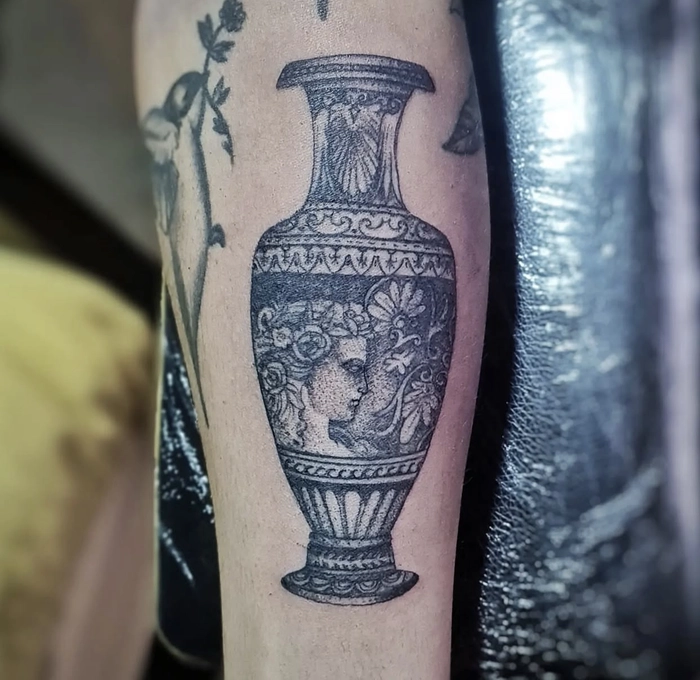 hình xăm phong thủy hợp mệnh giúp người xăm giữ vững tinh thần và ý chí