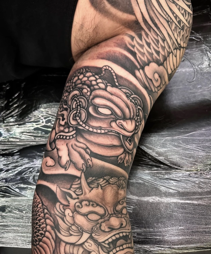 hình xăm phong thủy hợp mệnh thể hiện sự hòa hợp giữa con người và vũ trụ