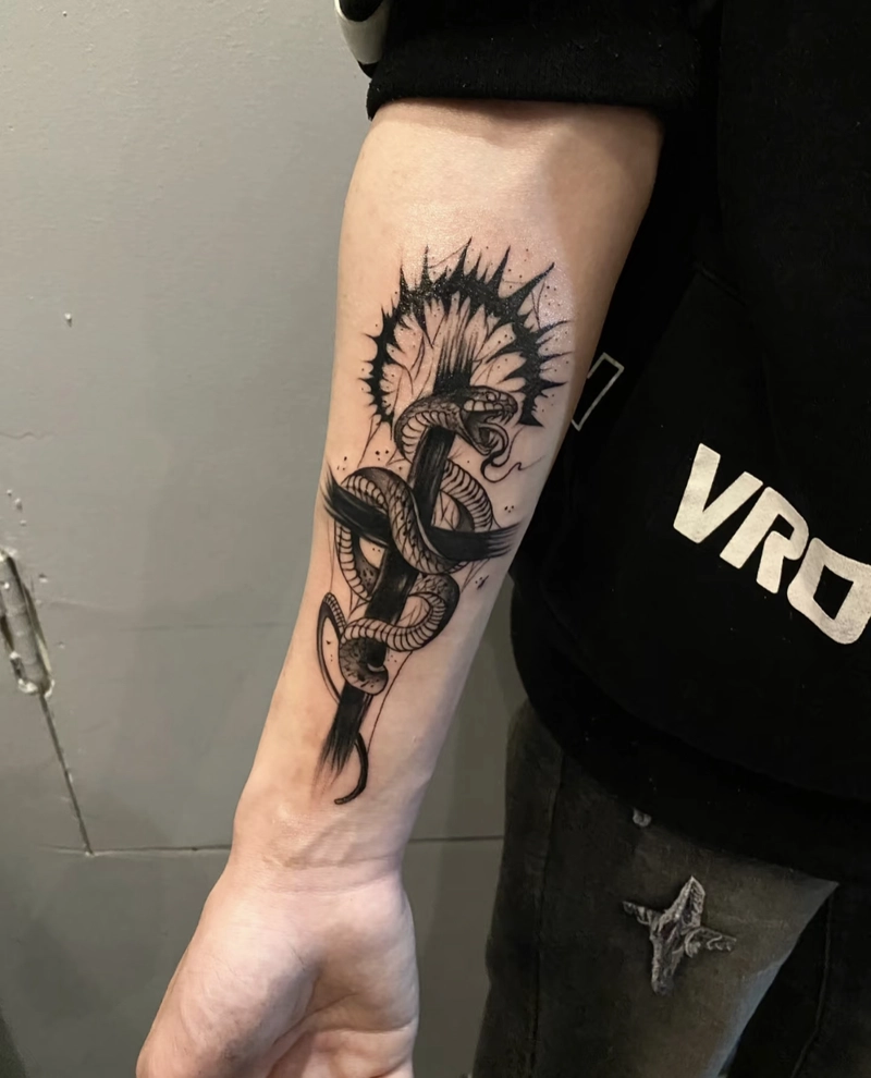 hình xăm phong thủy hợp tuổi Tý nam