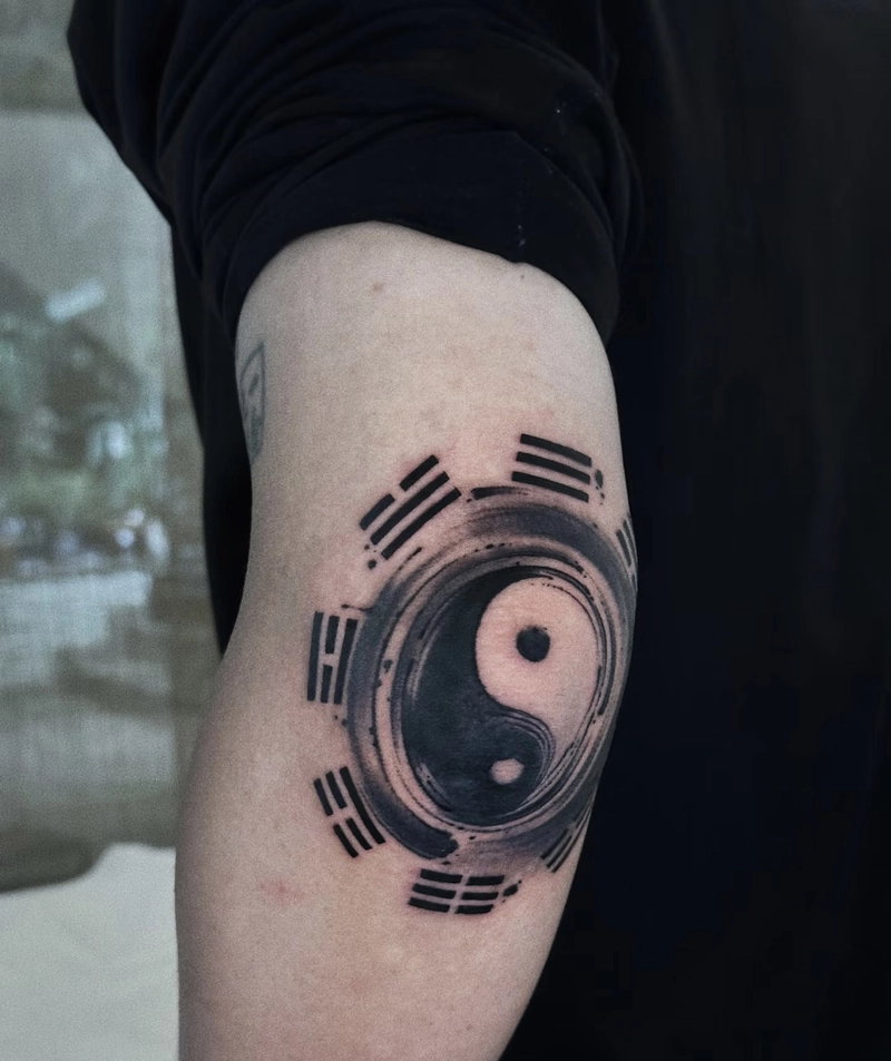 hình xăm phong thuỷ trừ tà cổ điển mà mạnh mẽ