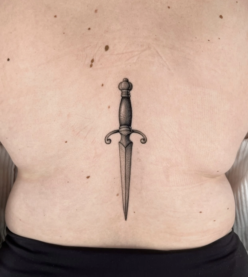 hình xăm phong thuỷ trừ tà cổ điển và uy nghiêm