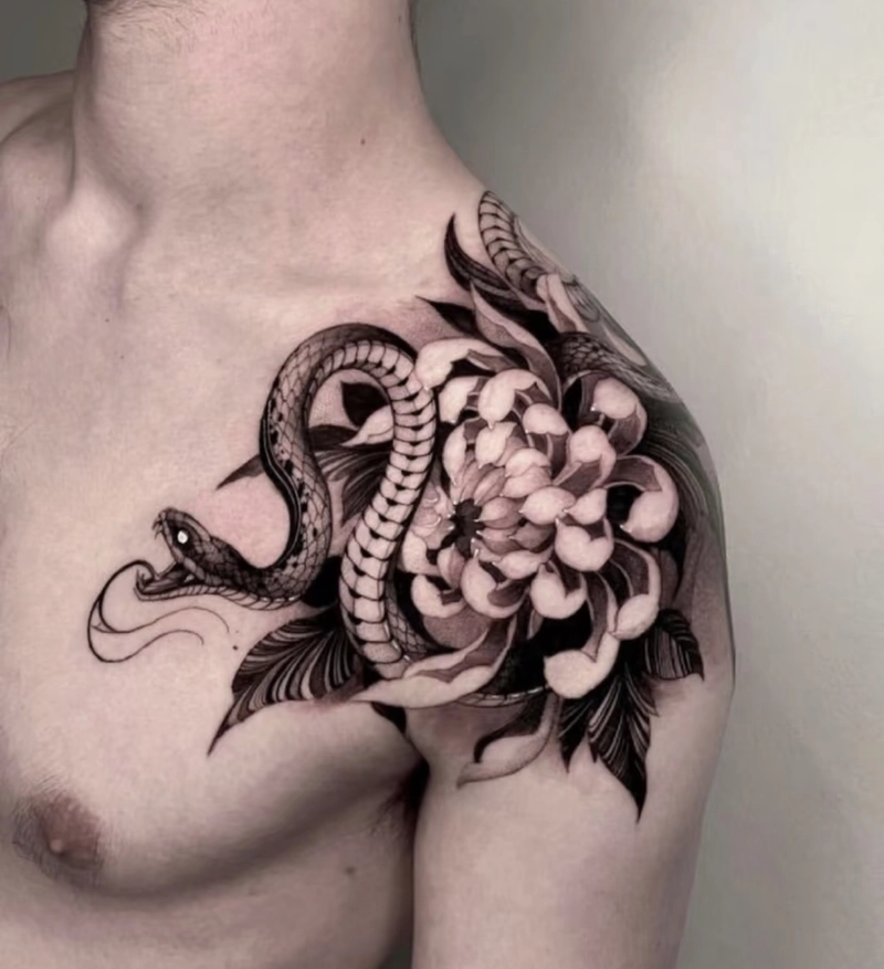 hình xăm rắn ở vai