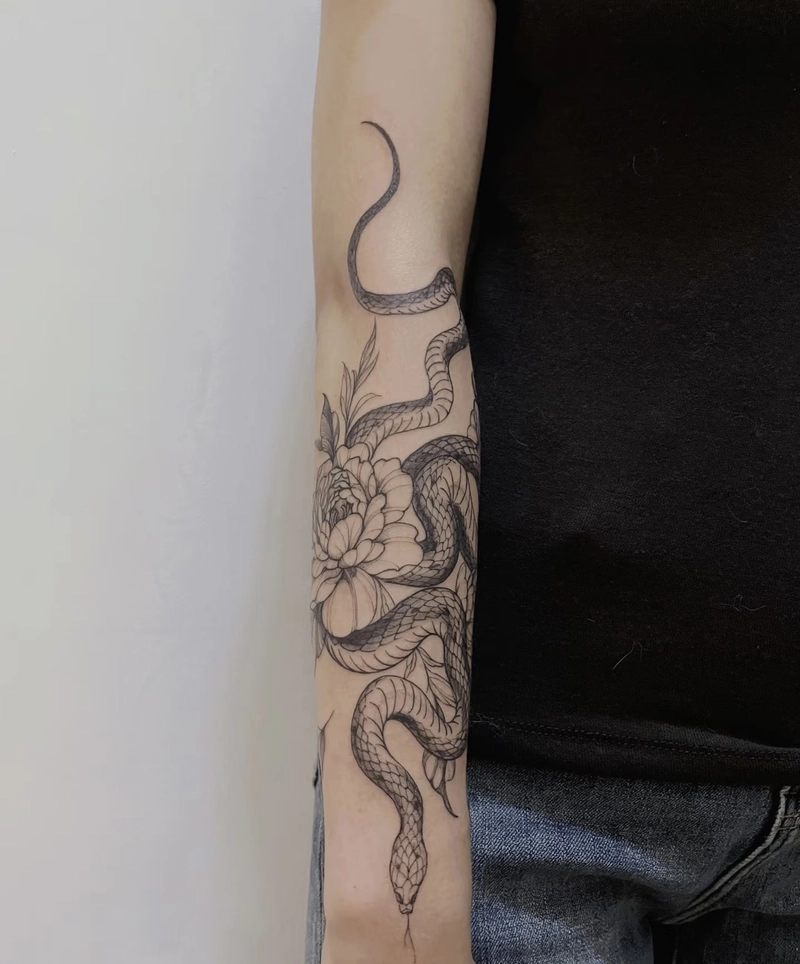 hình xăm rắn phong thủy biểu hiện cho bản lĩnh và kiên cường