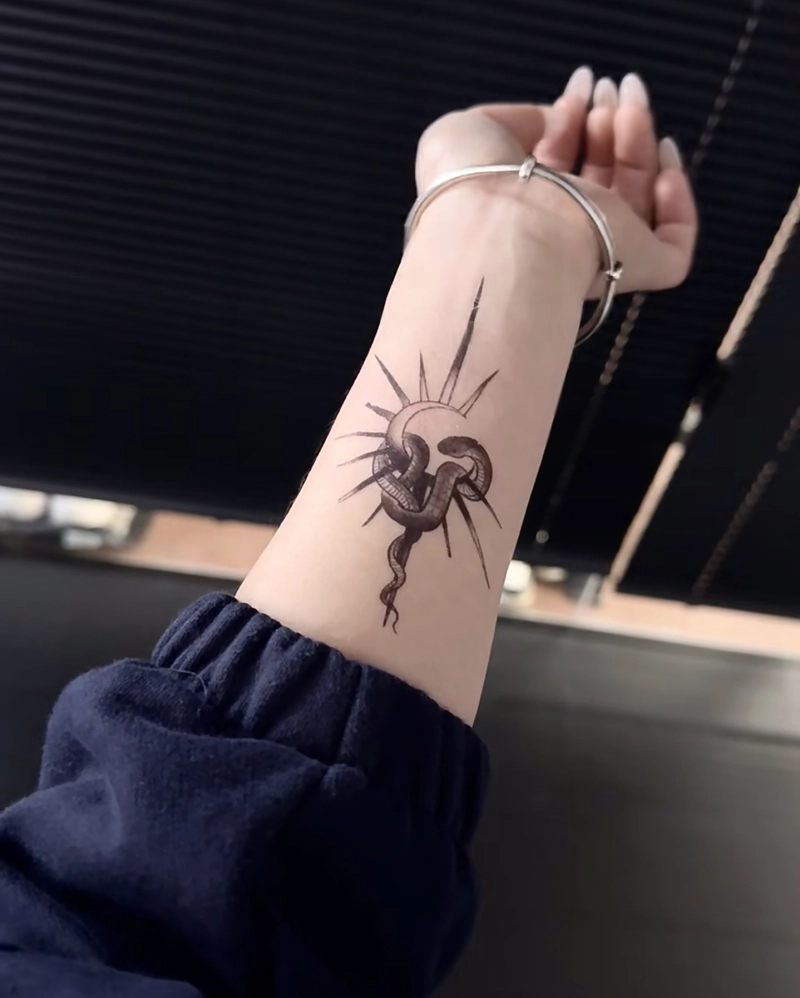 hình xăm rắn phong thủy giúp tăng cường trí tuệ và linh cảm