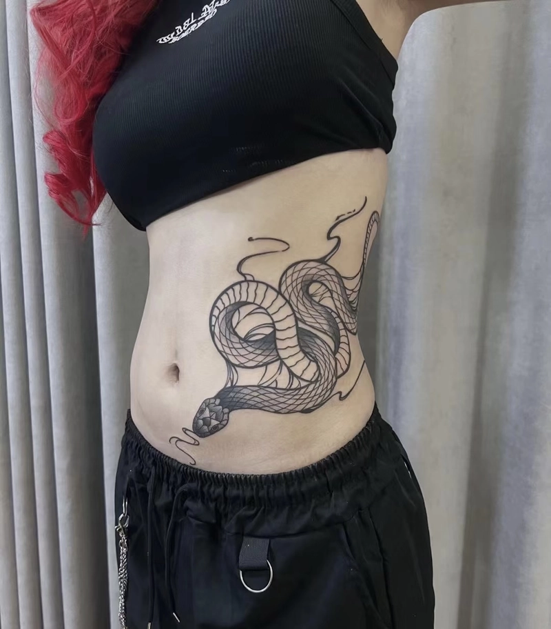 hình xăm rắn phong thủy mang đến sự mạnh mẽ trong tâm hồn