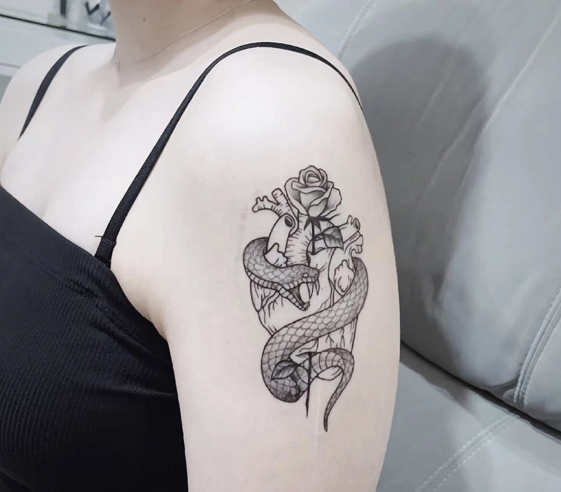 hình xăm rắn phong thủy mang lại năng lượng sáng suốt