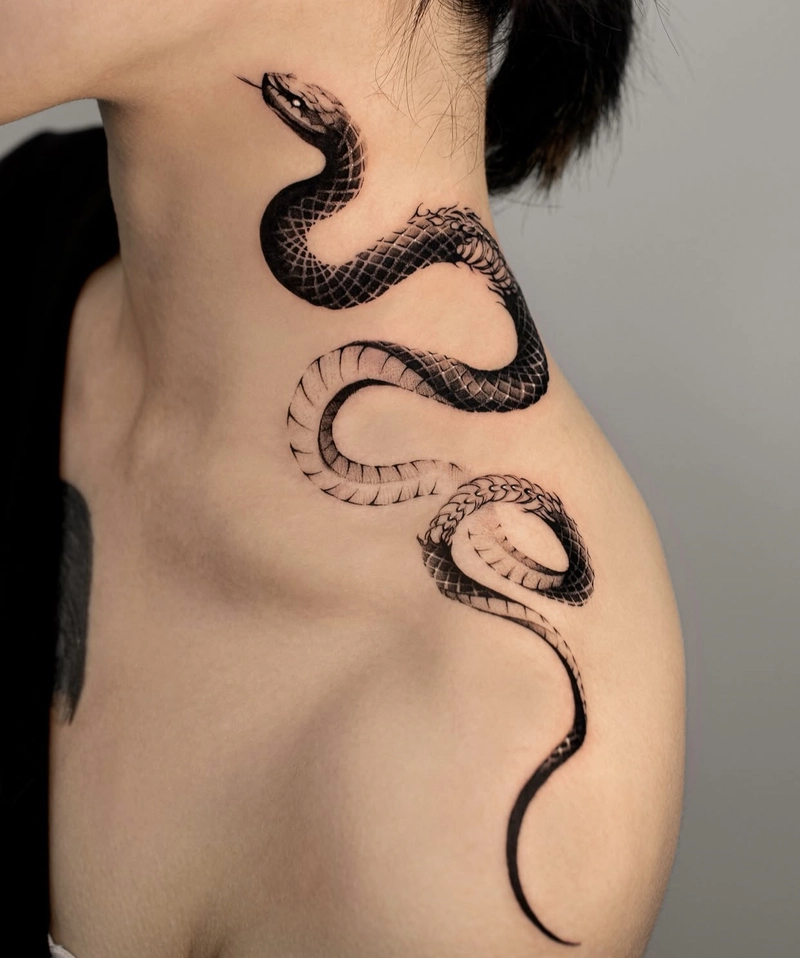 hình xăm rắn phong thủy thể hiện khả năng kiểm soát bản thân