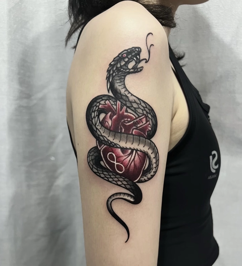 hình xăm rắn phong thủy tượng trưng cho khả năng thích nghi tuyệt vời