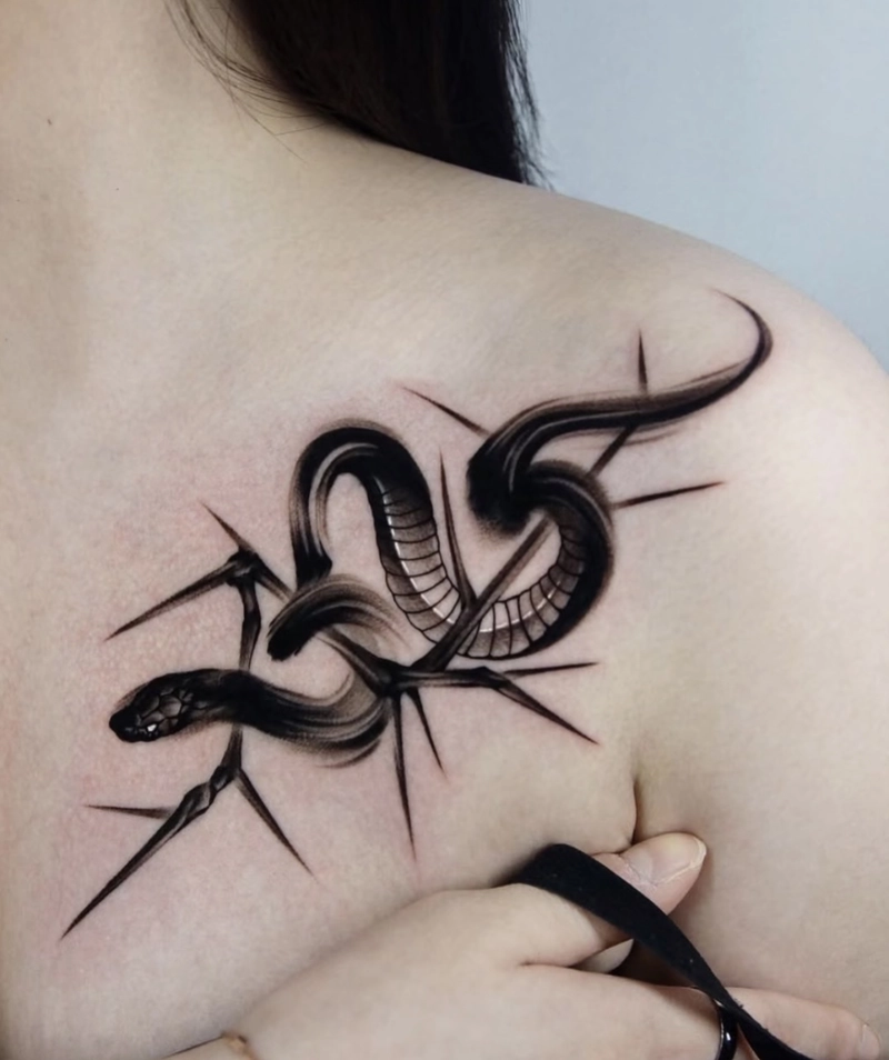 hình xăm rắn phong thủy tượng trưng cho sự biến hóa vô cùng