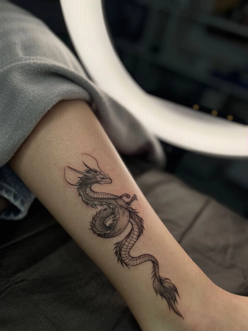 hình xăm rồng ở chân