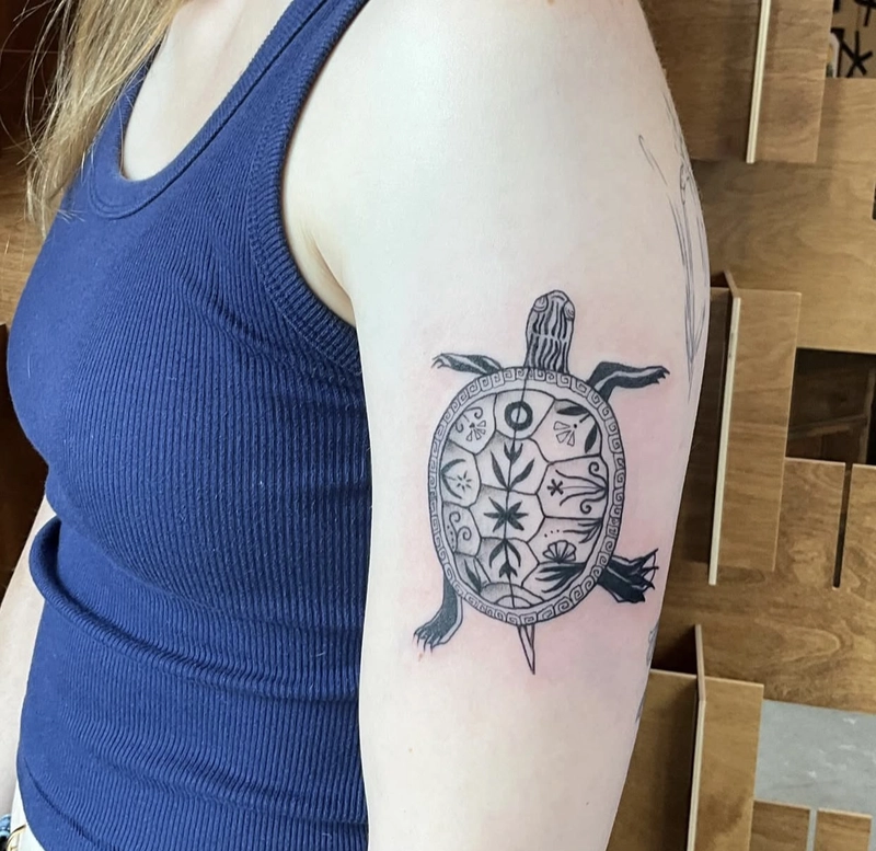 hình xăm rùa phong thủy mang lại vận khí ổn định