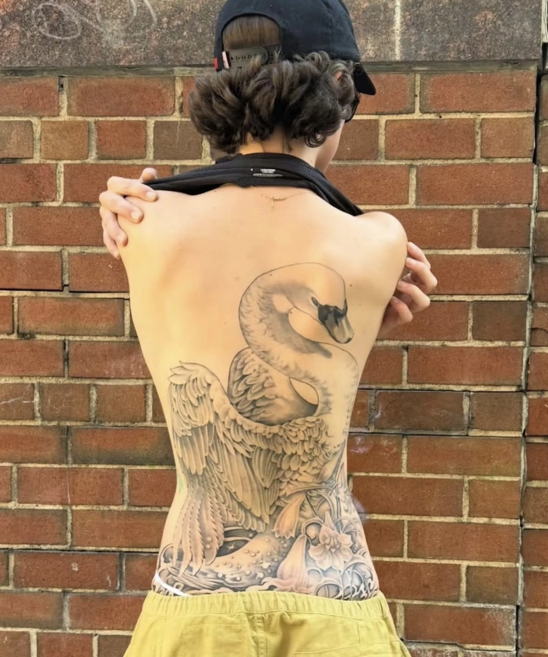 hình xăm sau lưng nữ phong cách đẹp