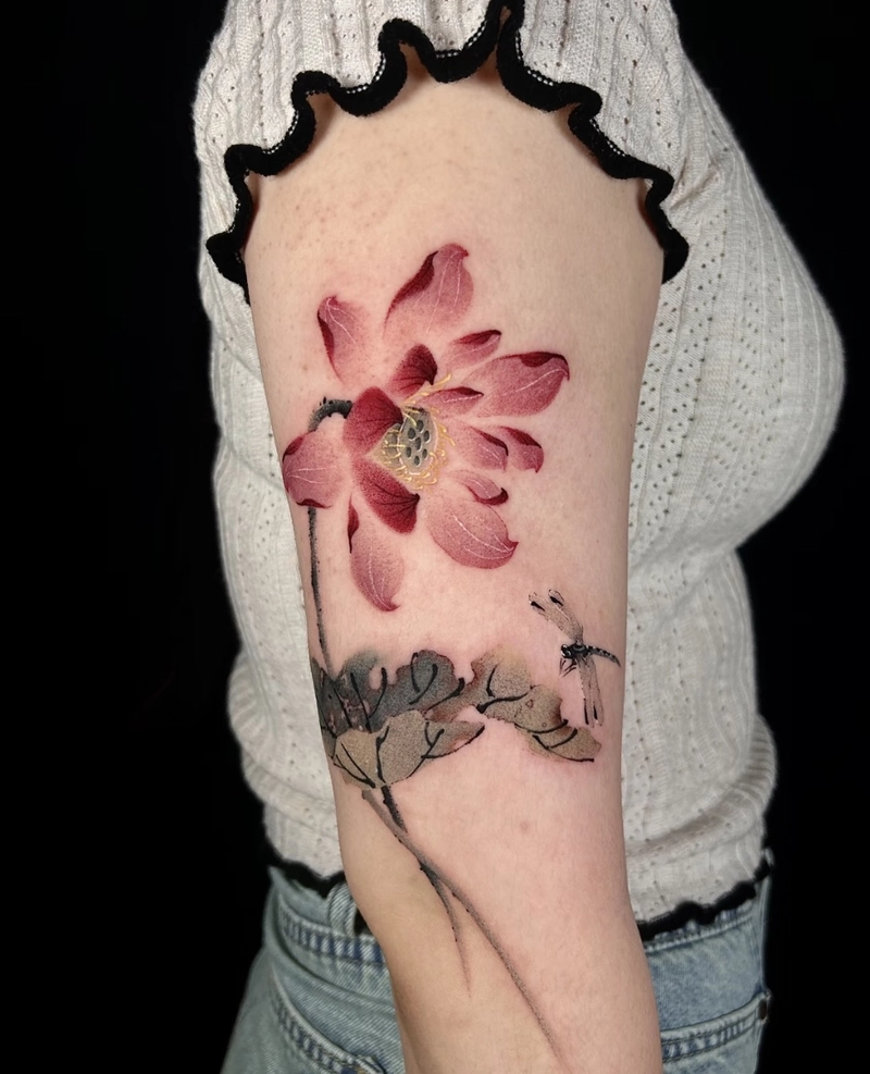 hình xăm sen phong thủy là biểu tượng của lòng kiên định