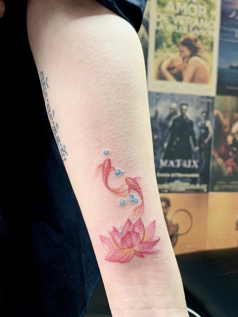 hình xăm sen phong thủy là biểu tượng của sự thuần khiết