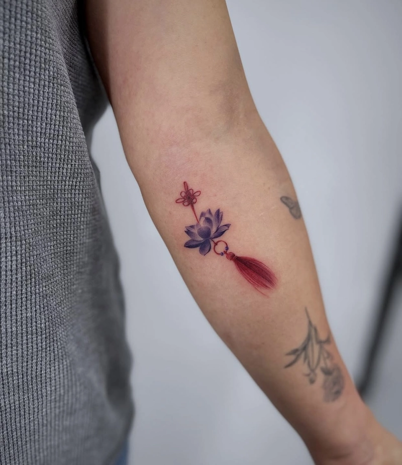 hình xăm sen phong thủy mang vẻ đẹp nhẹ nhàng và sâu lắng