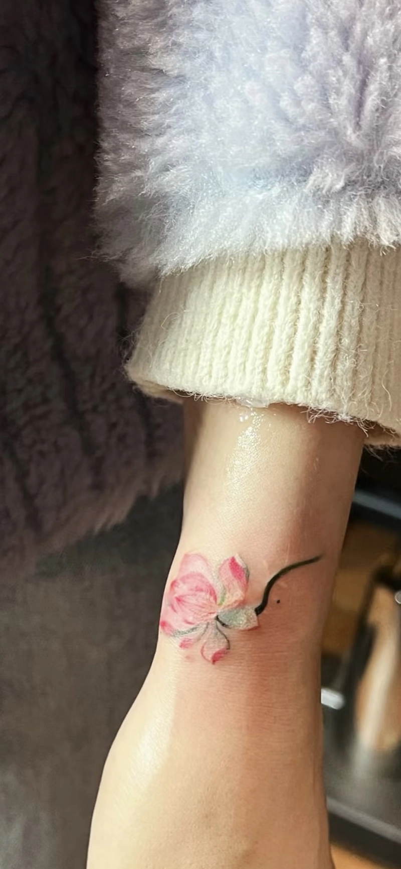 hình xăm sen phong thủy thể hiện nét đẹp tĩnh tại