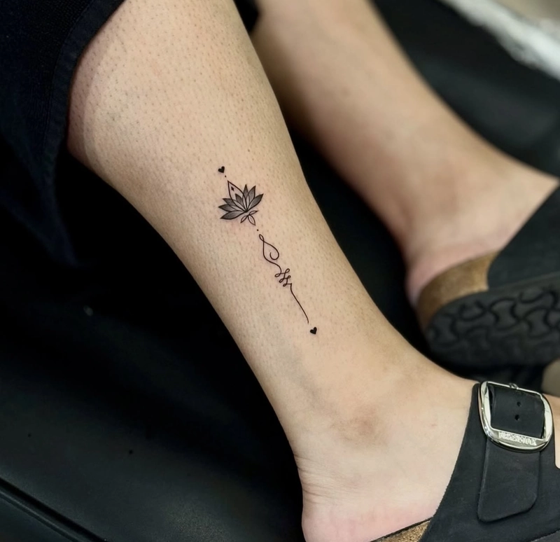 hình xăm sen phong thủy tượng trưng cho ánh sáng tâm hồn