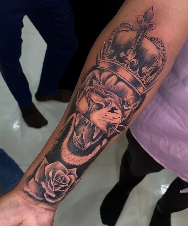 hình xăm sư tử phong thủy biểu hiện cho tinh thần độc lập