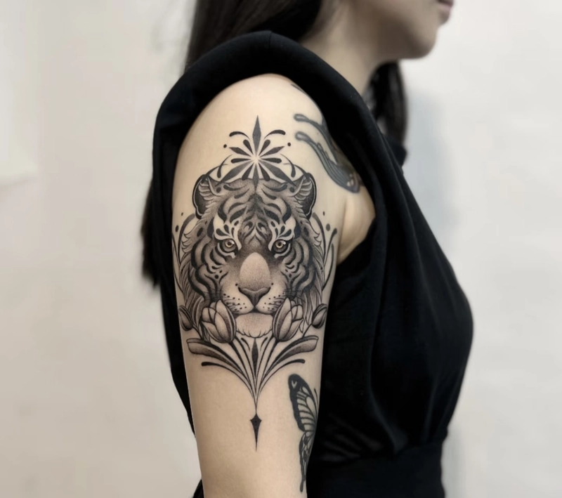 hình xăm sư tử phong thủy thể hiện cá tính mạnh và tự do