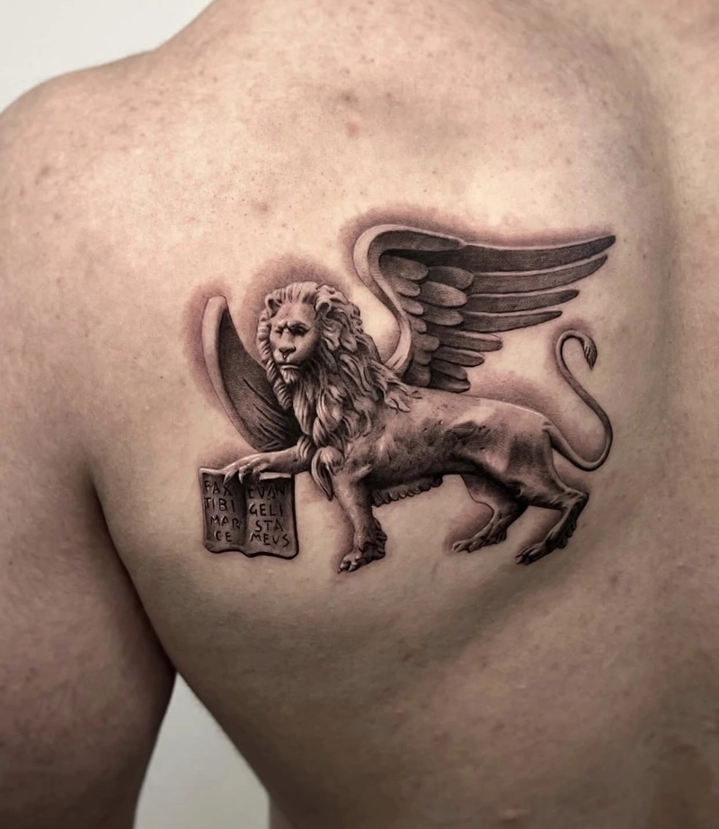 hình xăm sư tử phong thủy thể hiện lòng dũng cảm kiên cường