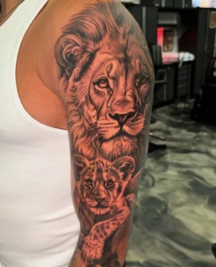 hình xăm sư tử phong thủy tượng trưng cho uy nghi và sự thống lĩnh