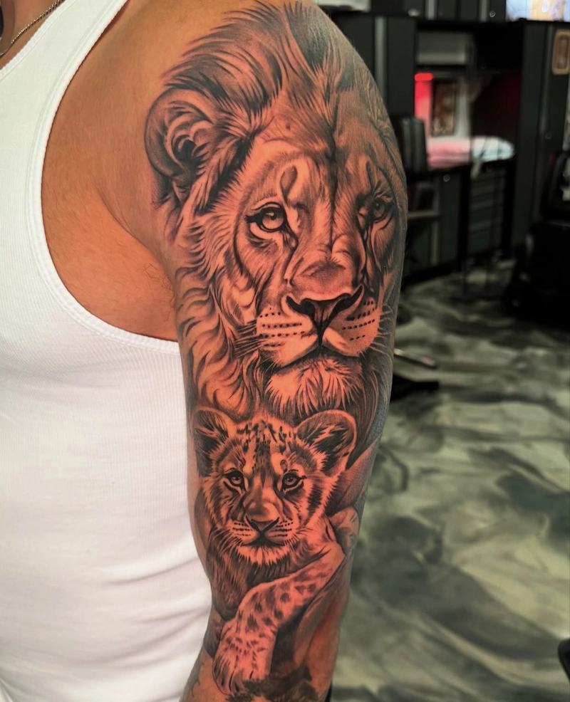 hình xăm sư tử phong thủy tượng trưng cho uy nghi và sự thống lĩnh