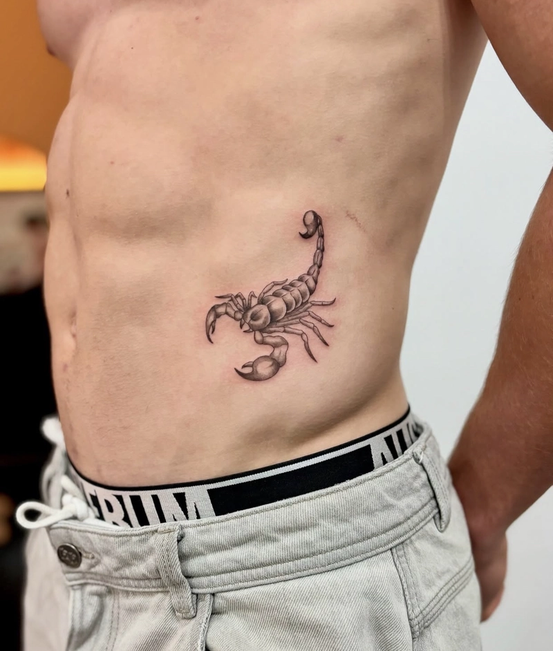 mẫu hình xăm nam đẹp hình bọ cạp