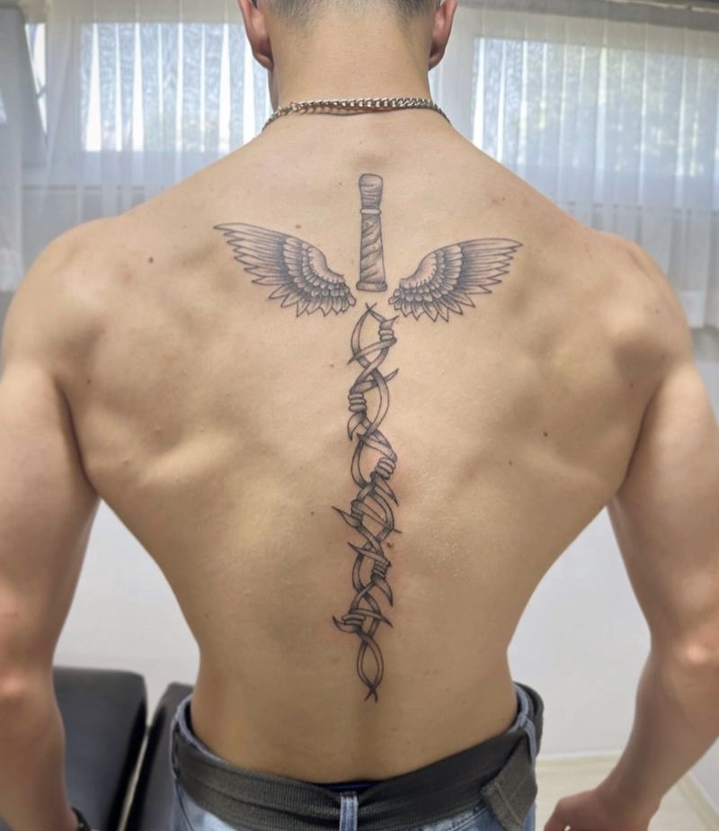 mẫu hình xăm nam đẹp sống lưng