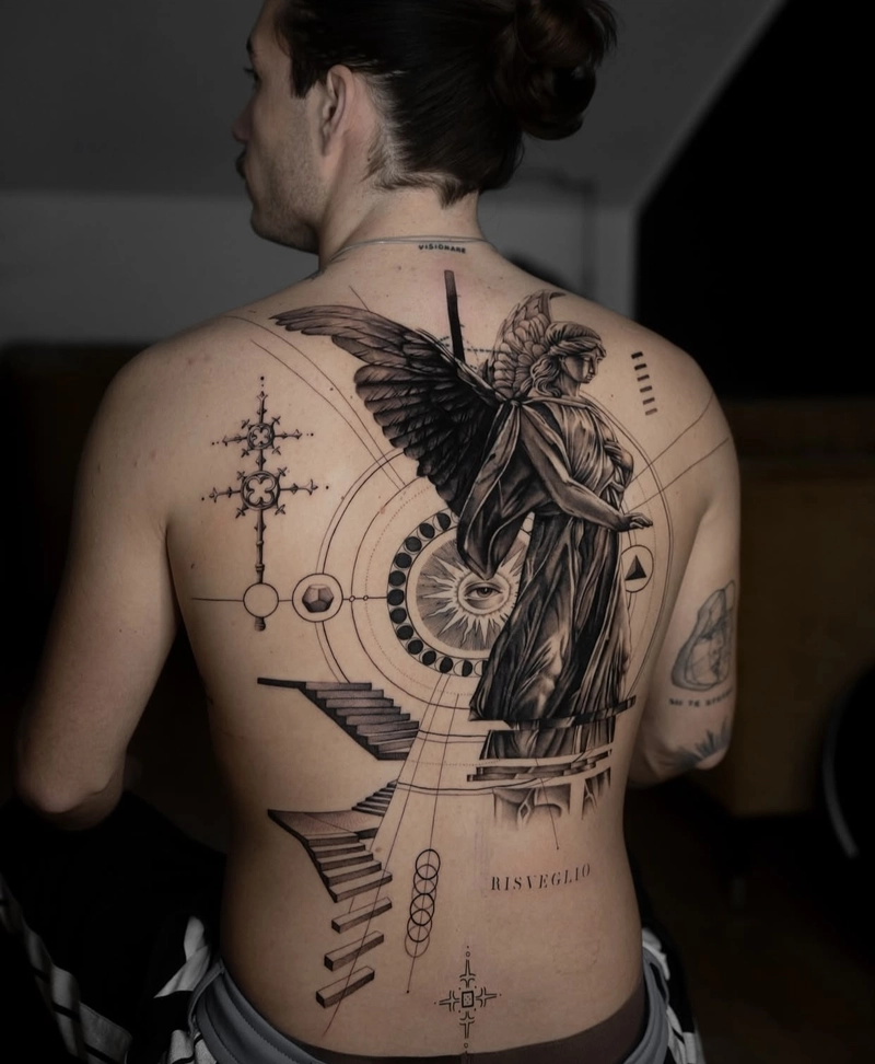 mẫu xăm hình cho nam đẹp ở lưng