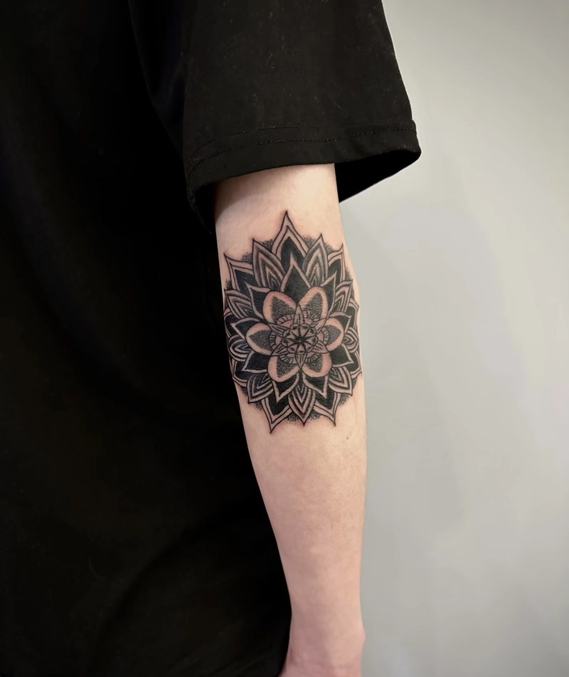 mẫu xăm hình ngầu cho nam hoạ tiết