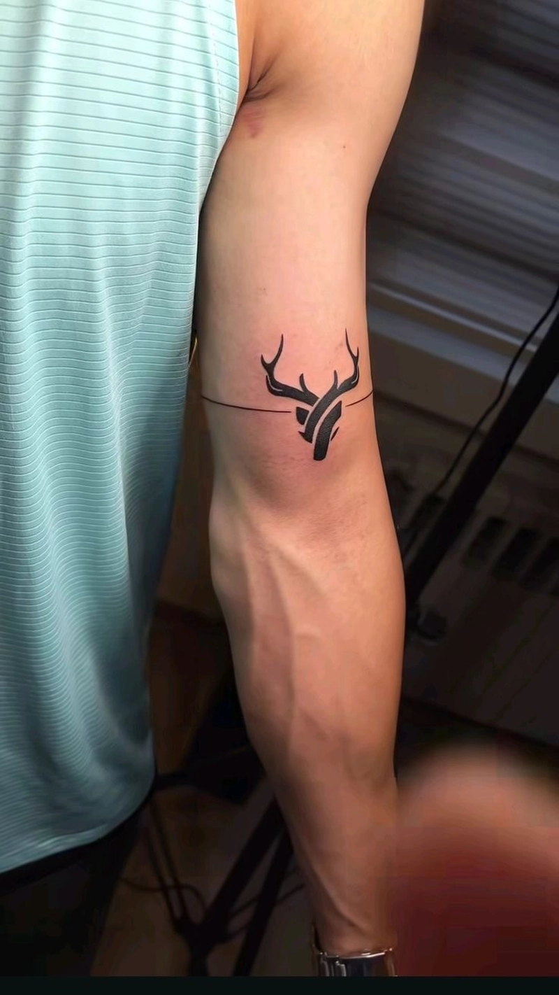 những hình xăm nam mini ở bắp tay những hình xăm nam mini ở bắp tay