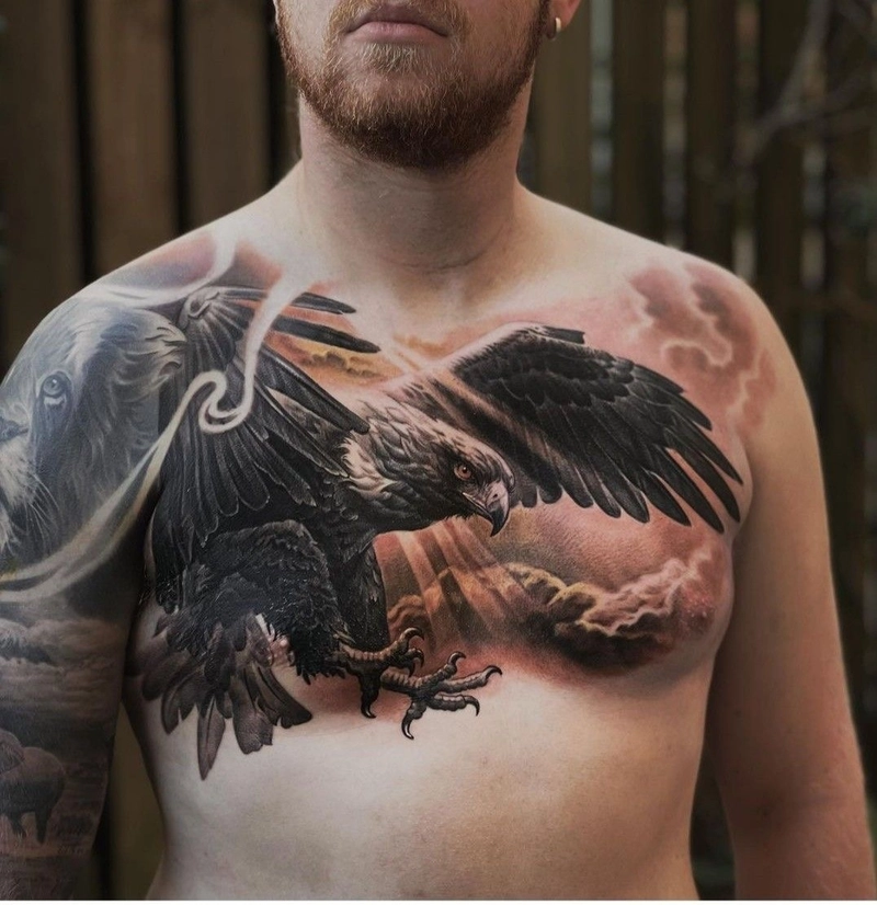 xăm đại bàng ở ngực
