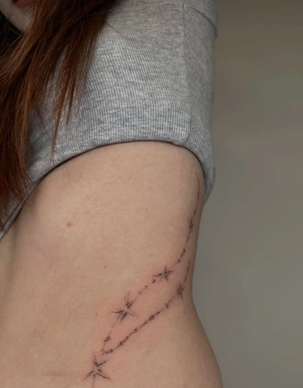 Hình xăm bầu trời sao nữ độc đáo