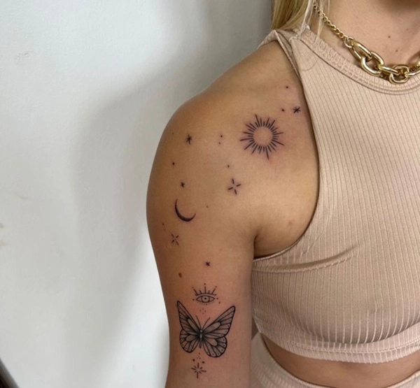 Hình xăm bầu trời sao nữ quyến rũ trên vai
