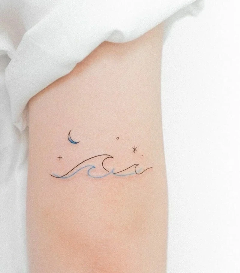 Hình xăm biển và sóng nữ bản nhỏ tinh xảo