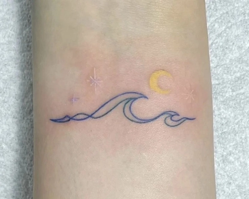 Hình xăm biển và sóng nữ đẹp tinh tế