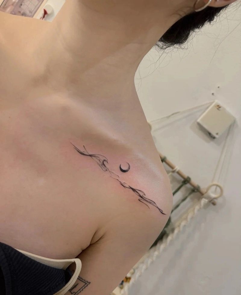 Hình xăm biển và sóng nữ độc lạ nghệ thuật