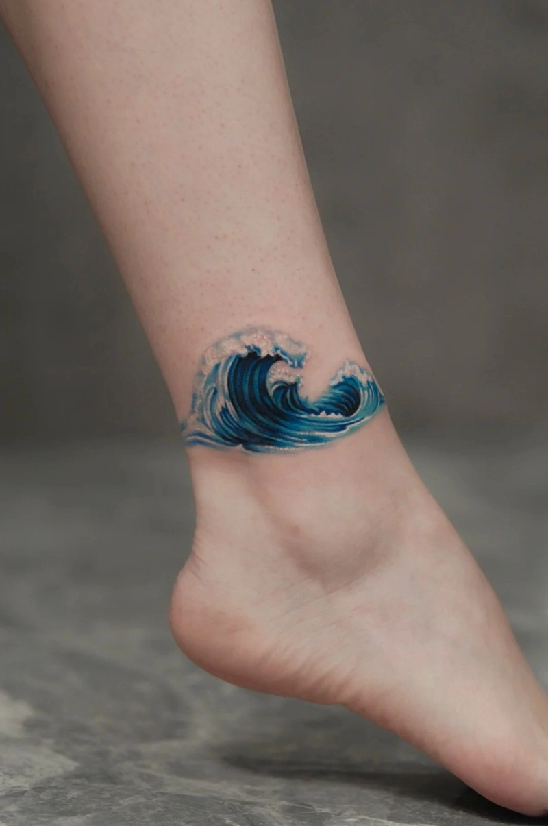 Hình xăm biển và sóng nữ mang ý nghĩa tự do