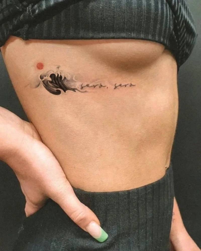 Hình xăm biển và sóng nữ phong cách Hàn Quốc