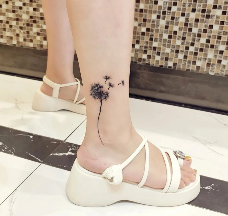 Hình xăm chân phong thủy nhẹ nhàng phù hợp mệnh