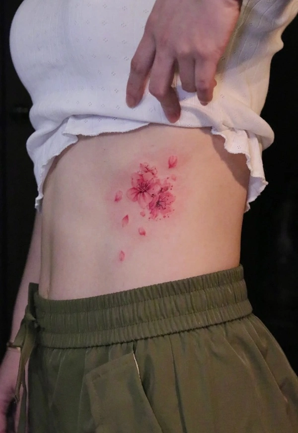 Hình xăm cherry blossom nữ đẹp ở eo