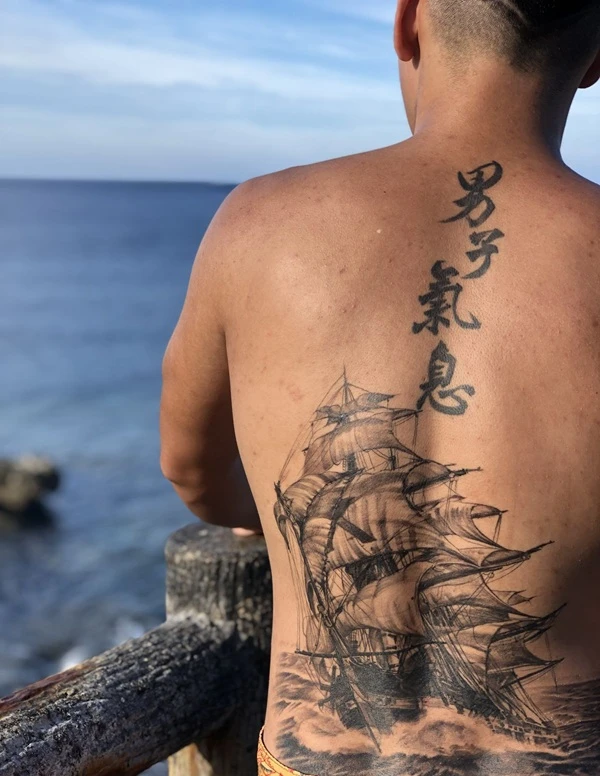 Hình xăm chiến hạm nam dáng lớn cuốn hút