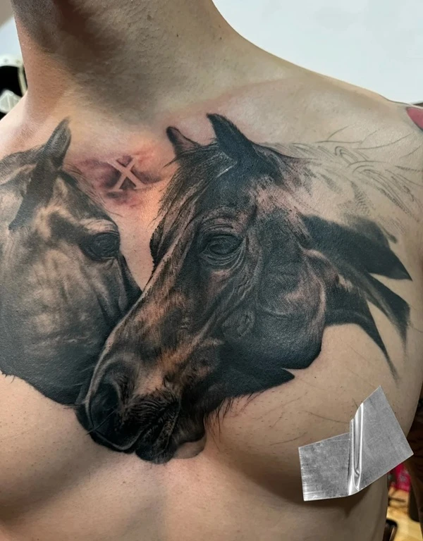 Hình xăm chiến mã nam biểu tượng sức mạnh