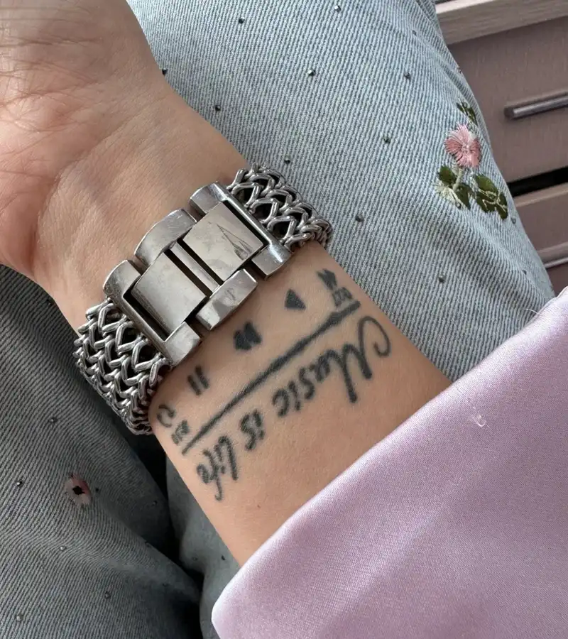 Hình xăm cổ tay phong thủy 2025 đẹp nhất