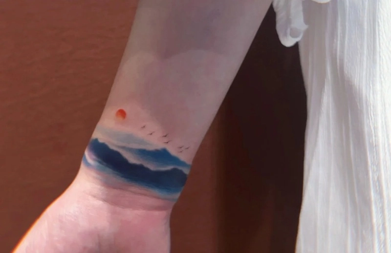 Hình xăm cổ tay phong thủy hợp ngũ hành