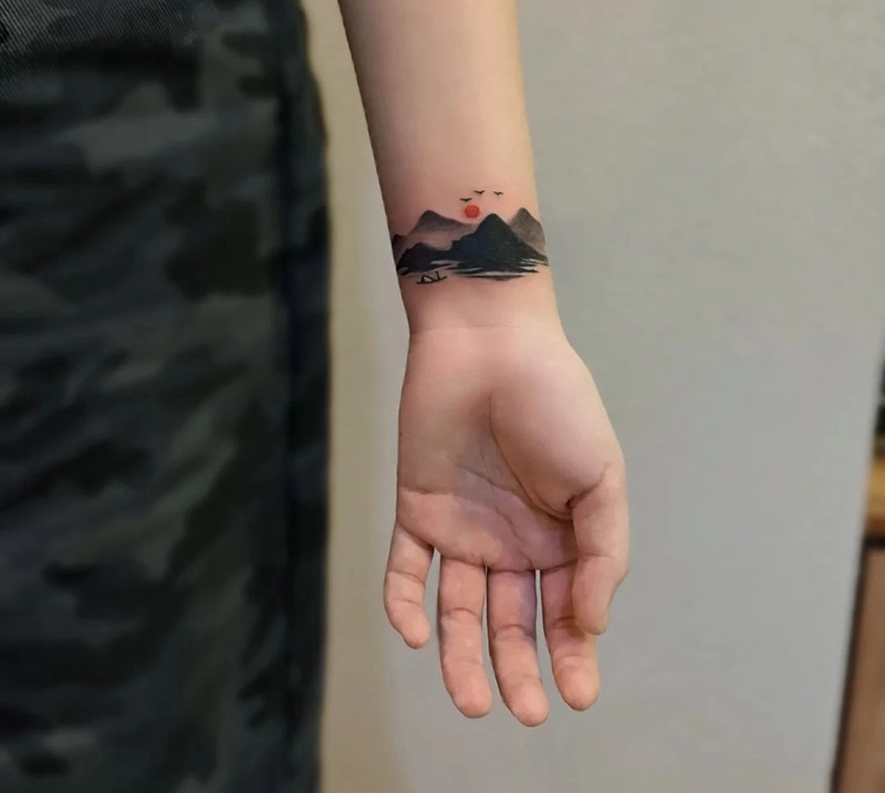 Hình xăm cổ tay phong thủy mang tài lộc