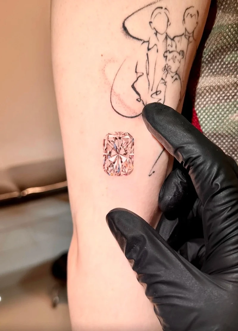 Hình xăm diamond dành cho nữ sang trọng