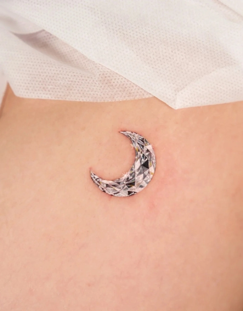 Hình xăm diamond nữ phong cách sang chảnh