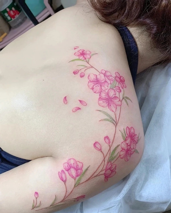 Hình xăm hoa anh đào nở rộ dành cho nữ